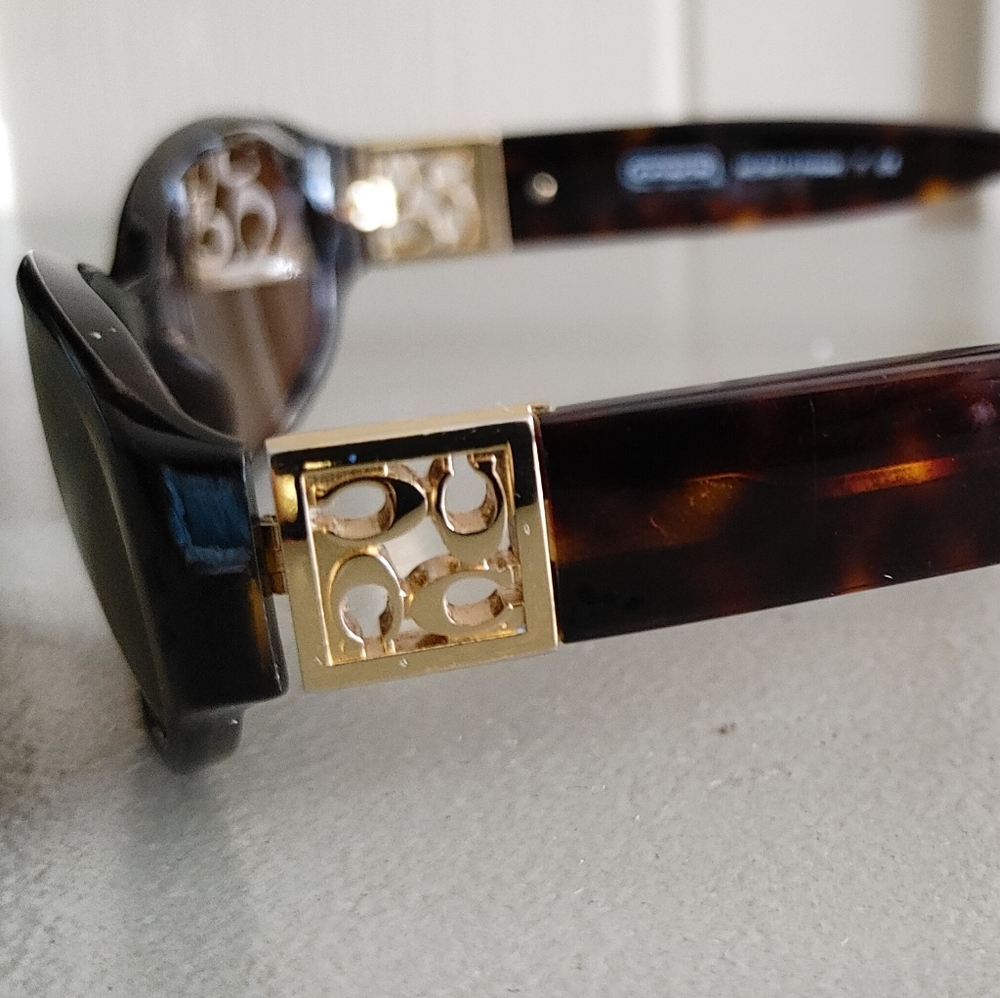 Coach sunglasses - Picture 3 of 5